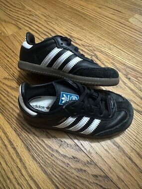 adidas Kids Black and White Classic Sneakers - stretch fit, no tie laces